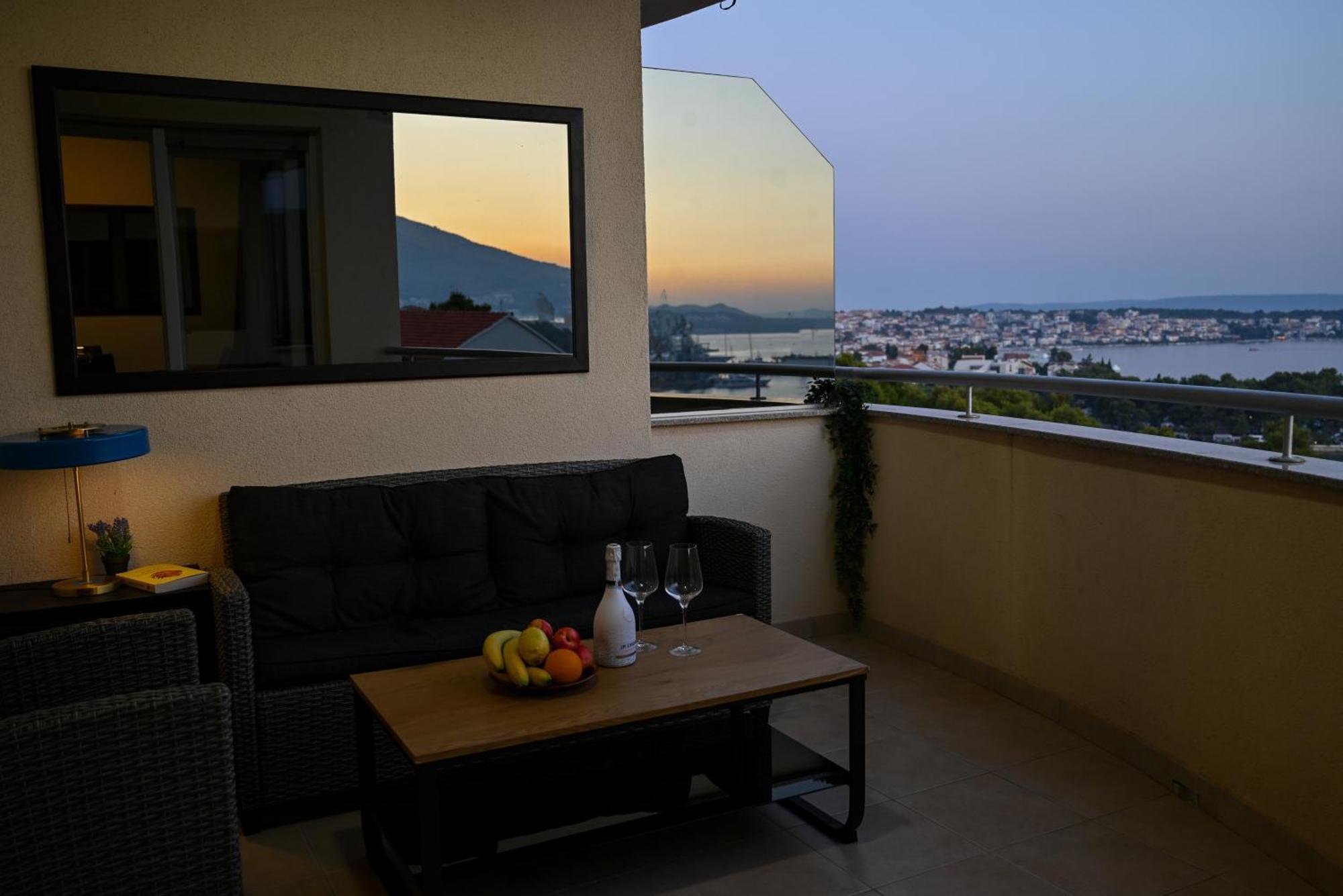 Sunny Place With Sea View Trogir Extérieur photo