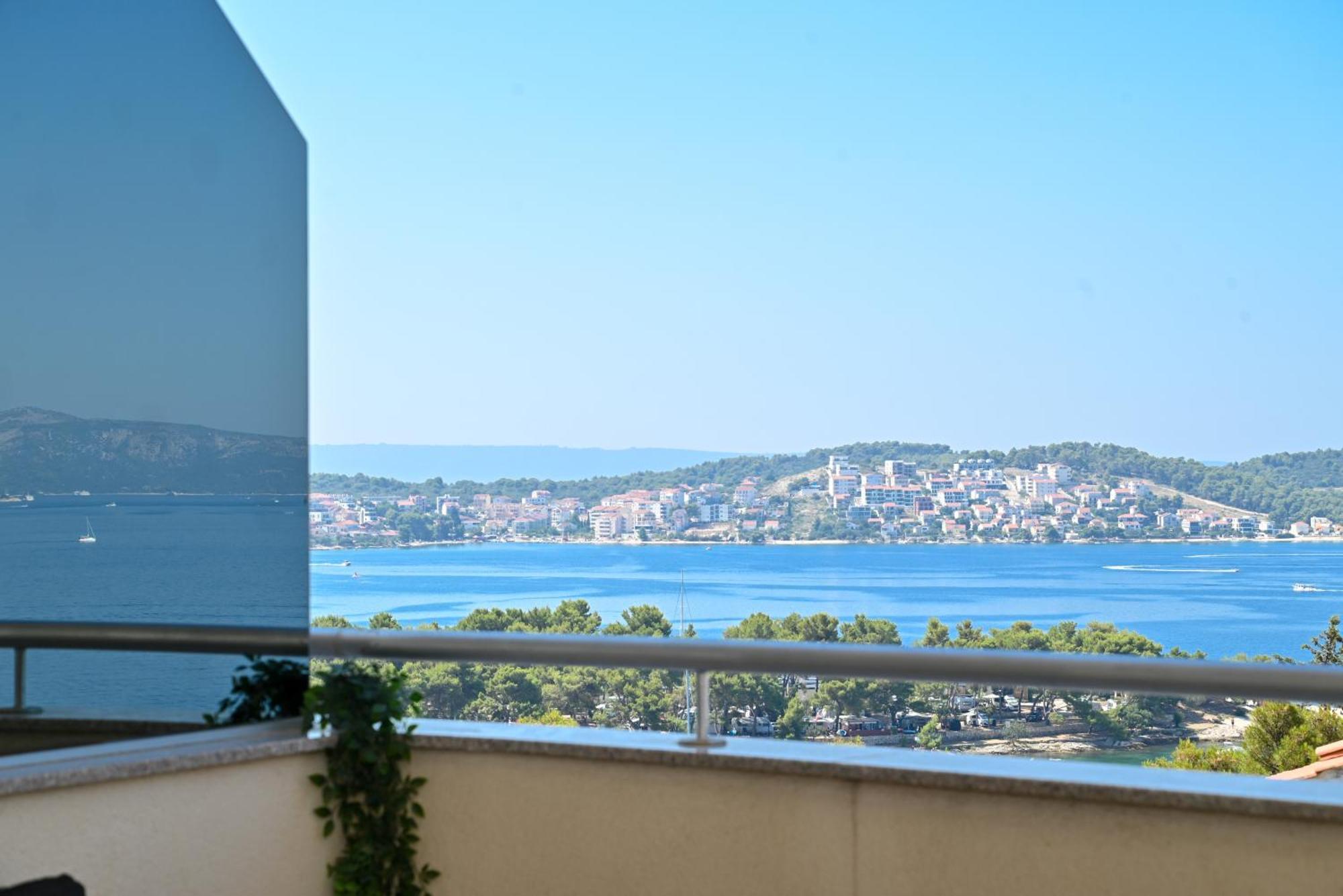 Sunny Place With Sea View Trogir Extérieur photo